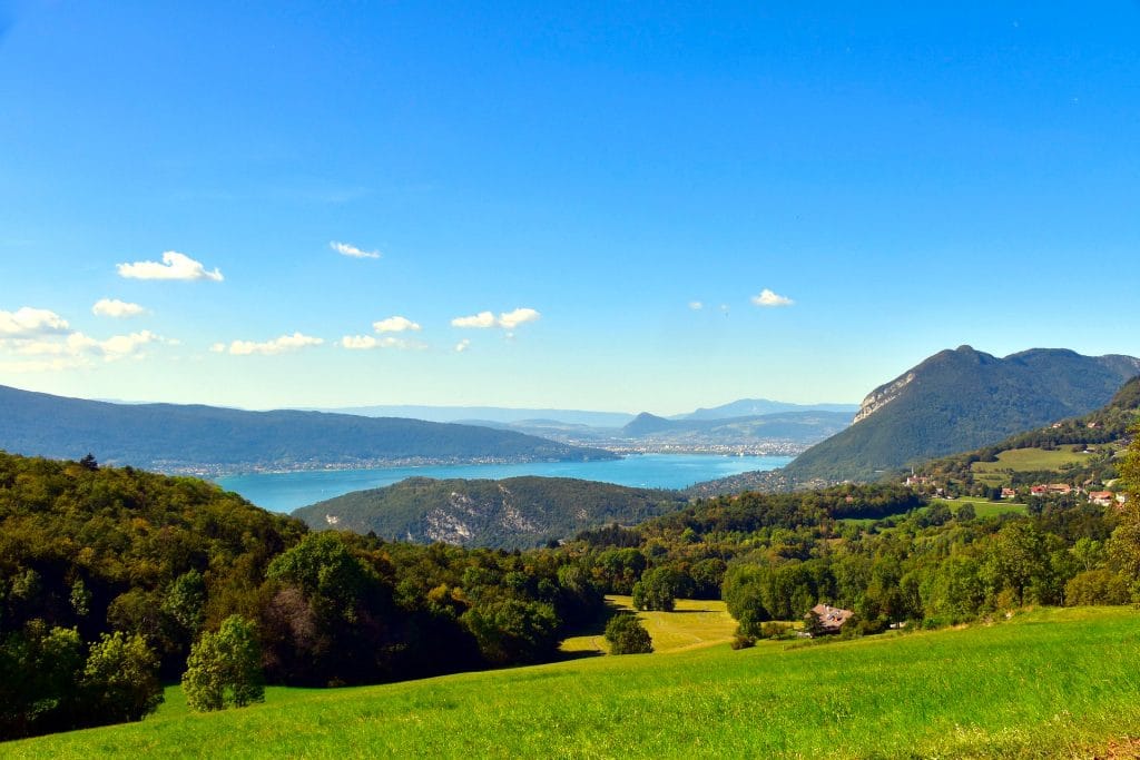 Demenagement-Auvergne-Rhone-Alpes-2-France-Armor